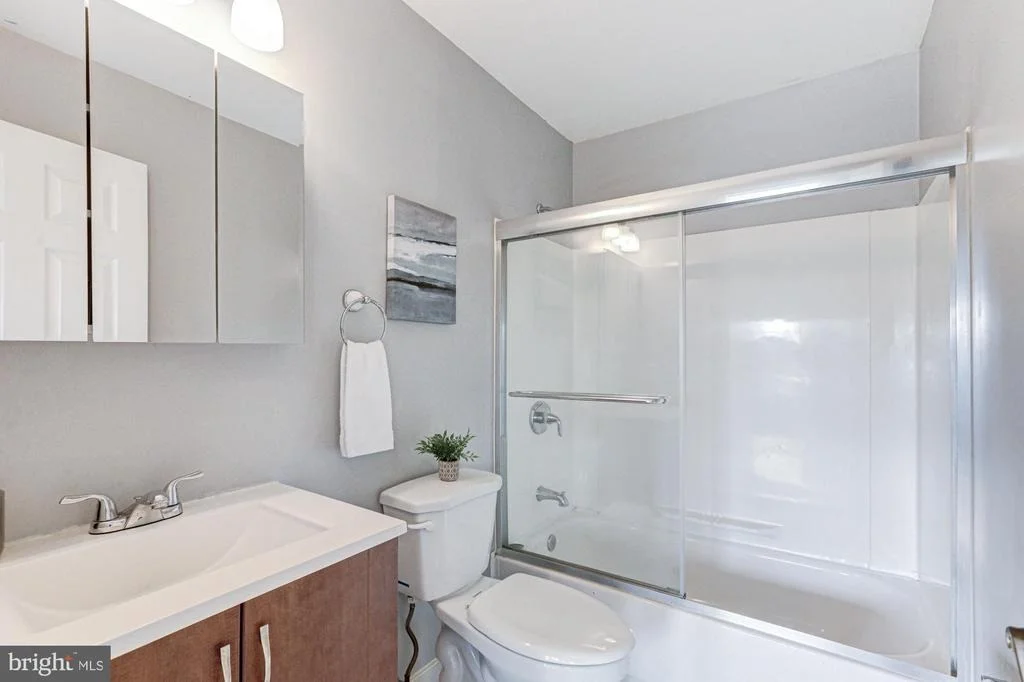 Photo of 409 INDIA DRIVE