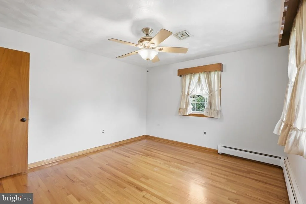 Photo of 5893 AMBAU ROAD