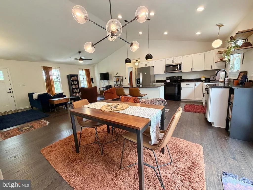 Photo of 9807 ROBERT E LEE DRIVE