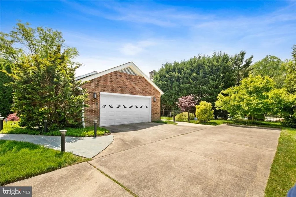 Photo of 9352 MOUNT VERNON CIRCLE