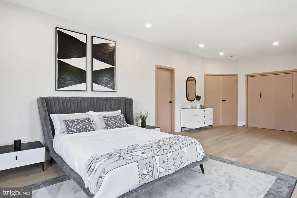 Photo of 1124 SAVILE LANE