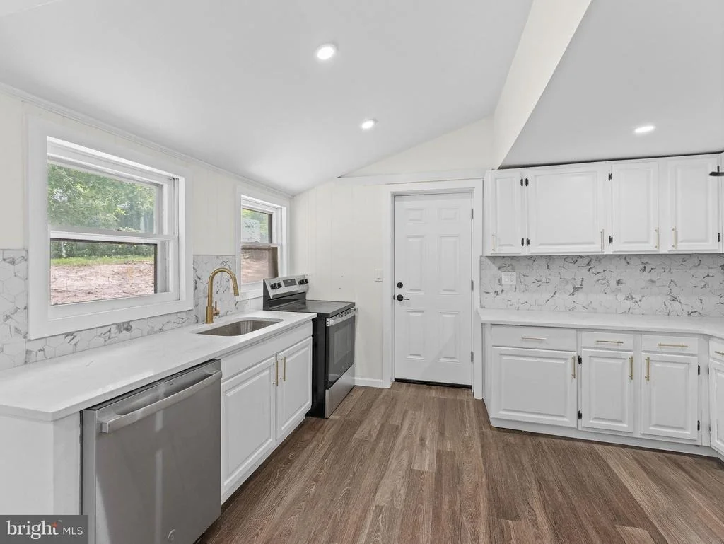 Photo of 215 ERIAL ROAD