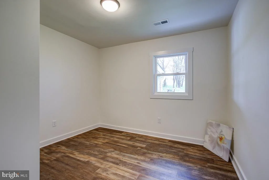 Photo of 8022 BOLIVAR ROAD