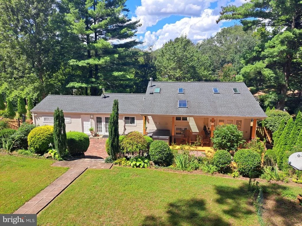 Photo of 10929 HOWLAND DRIVE