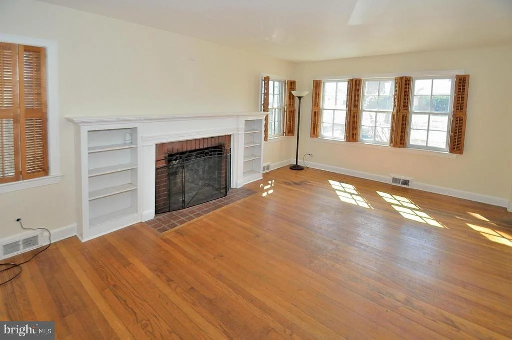 Photo of 2105 LINDEN LANE