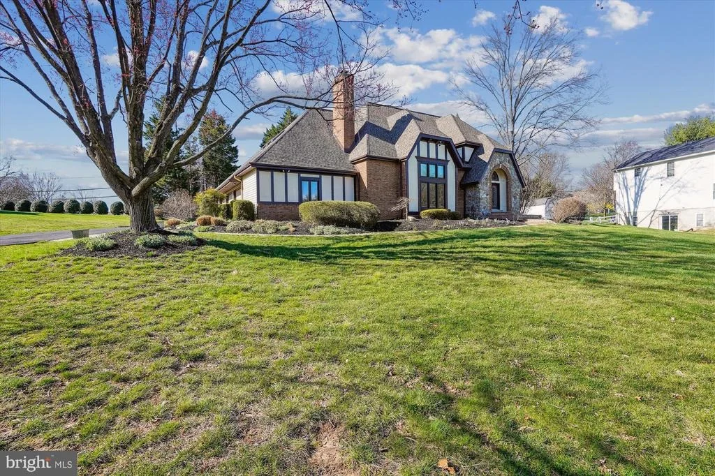 Photo of 18604 WILLOW OAK DRIVE