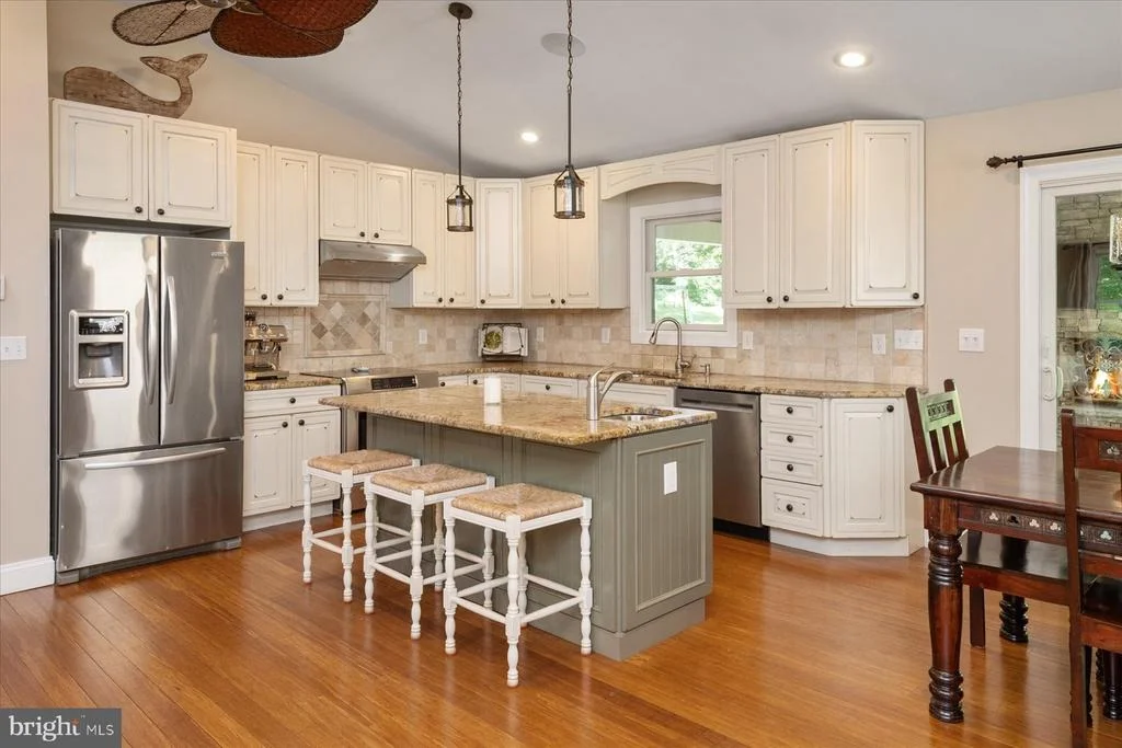 Photo of 1134 VALLEY DRIVE