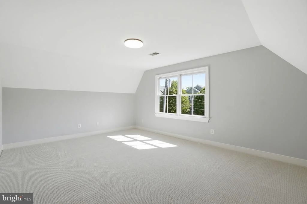 Photo of 2808 JOHN MARSHALL DRIVE