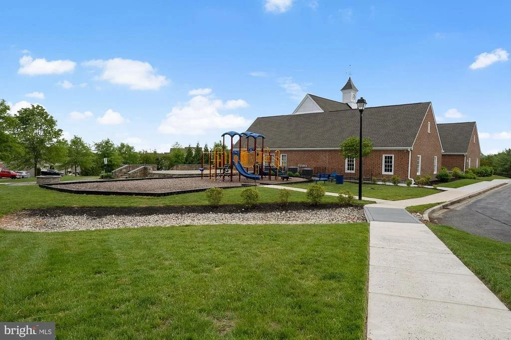 Photo of 821 BENTGRASS DRIVE