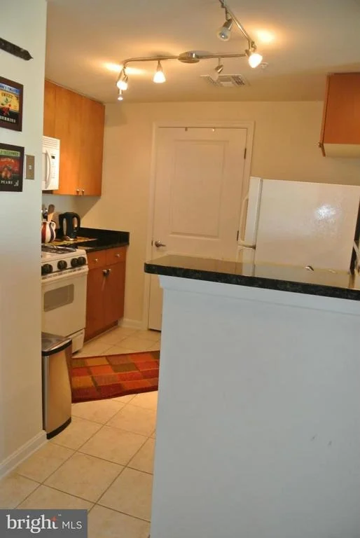 Photo of Unit 1006 at 930 WAYNE AVENUE