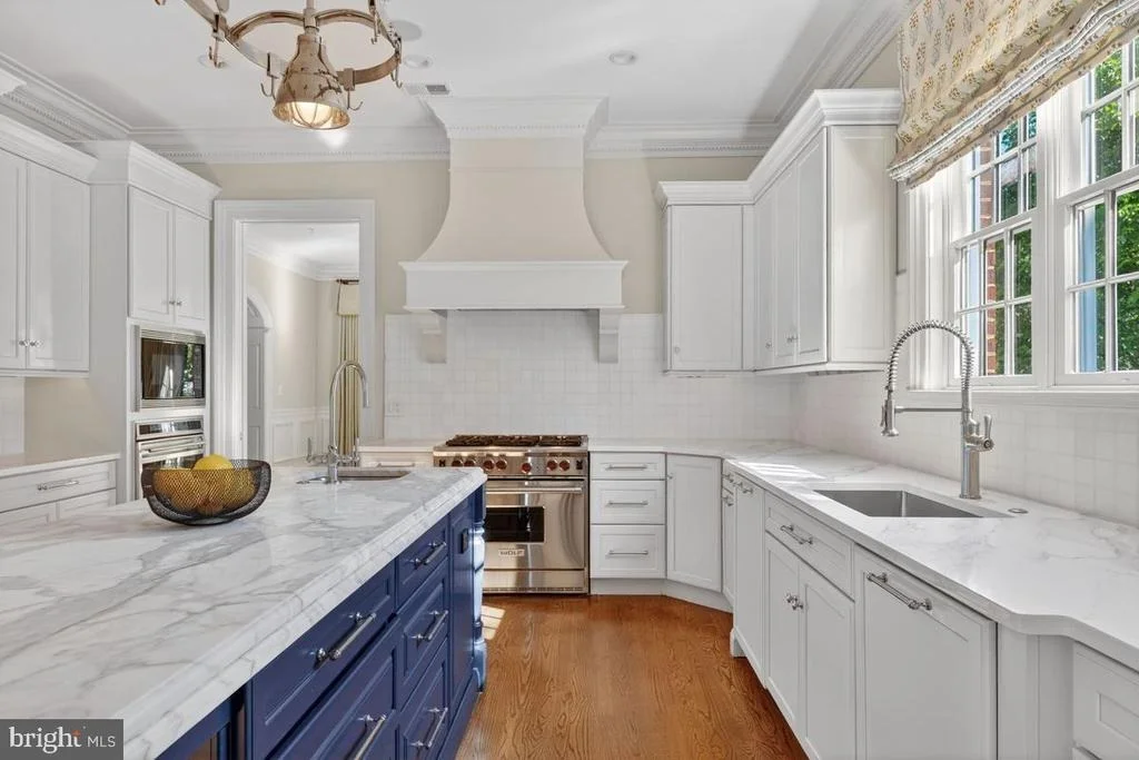 Photo of 1935 FOXVIEW CIRCLE NW