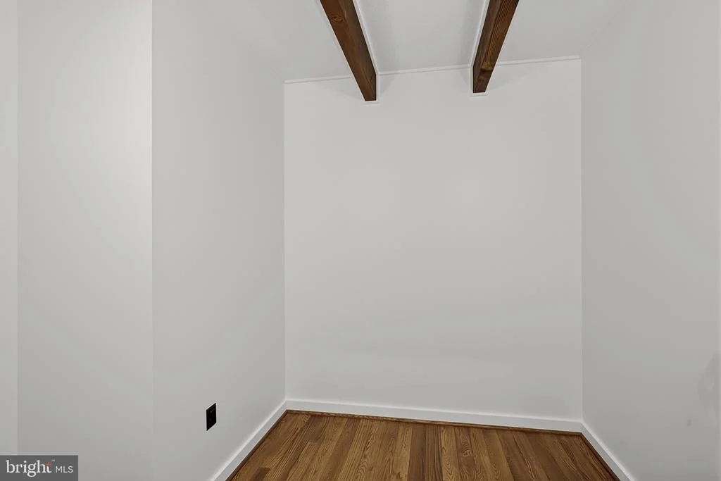 Photo of 415 NAZELROD ROAD
