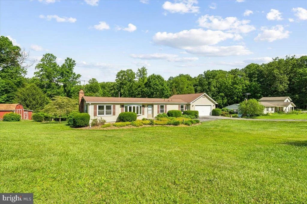 Photo of 6347 DAVIS ROAD