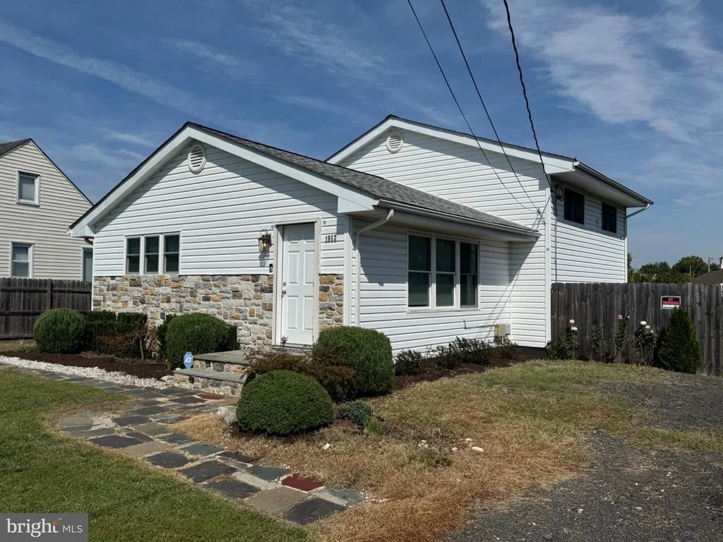 Photo of 1952 FOREST DRIVE