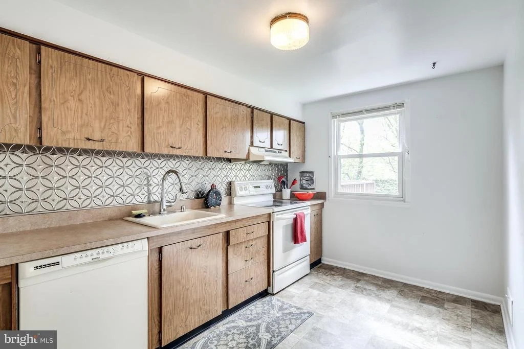 Photo of 937 GROVEHILL ROAD