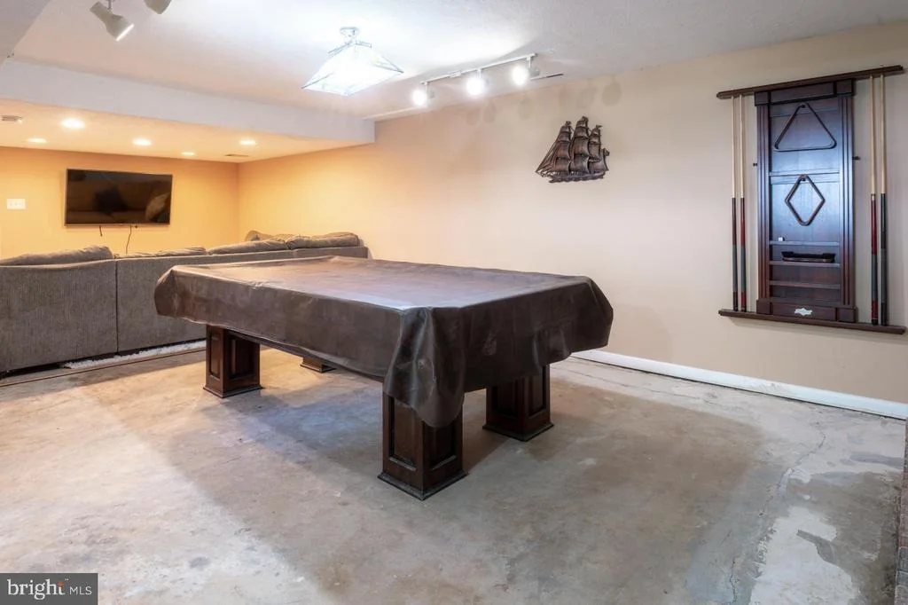 Photo of 2125 OAK ROAD