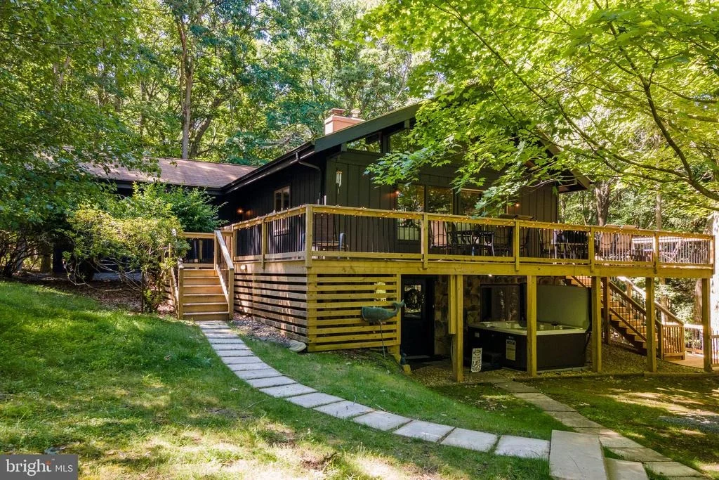 Photo of 106 LODGE CIRCLE