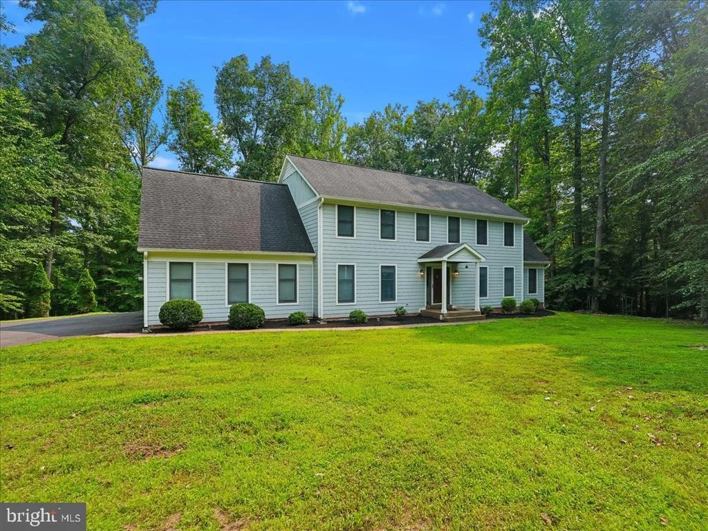Photo of 8253 HONEYSUCKLE ROAD