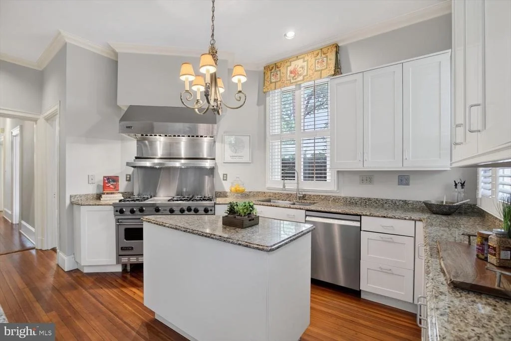 Photo of 304 A STREET SE