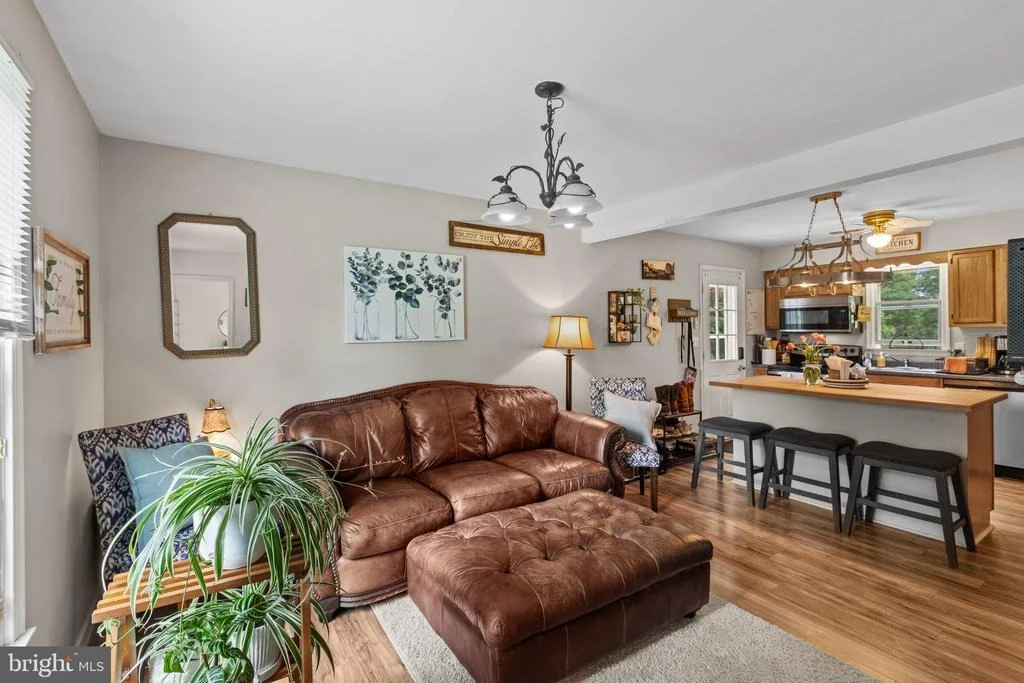 Photo of 1304 NAUGAHYDE ROAD
