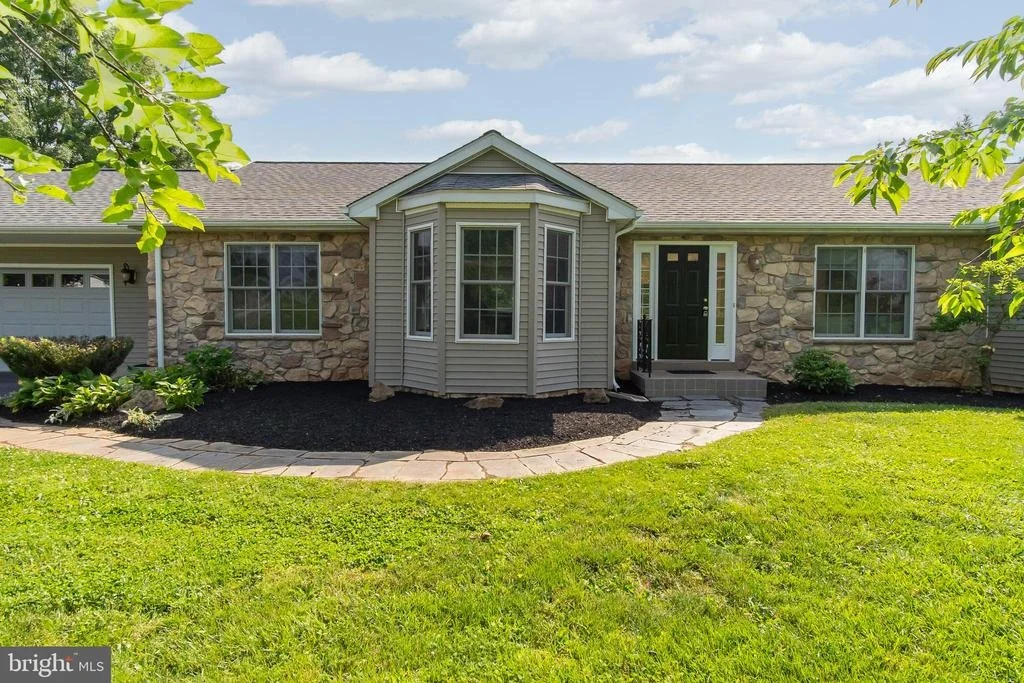 Photo of 8613 HOLLOW ROAD