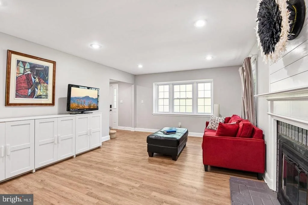 Photo of 8715 CRESTMONT LANE