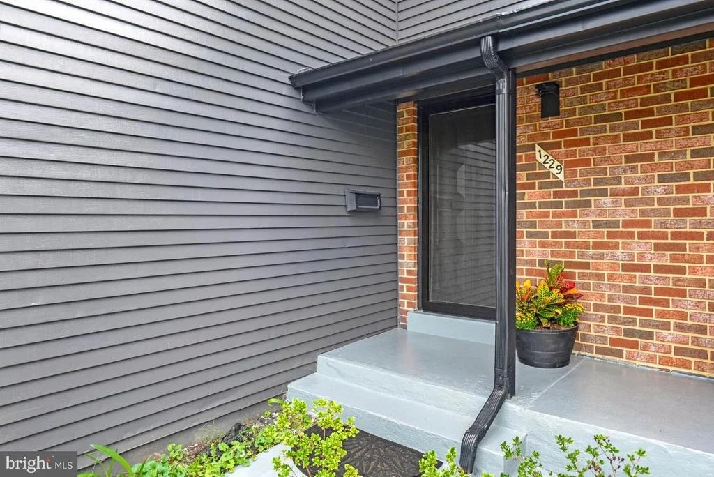 Photo of 1229 DELAFIELD PLACE NE