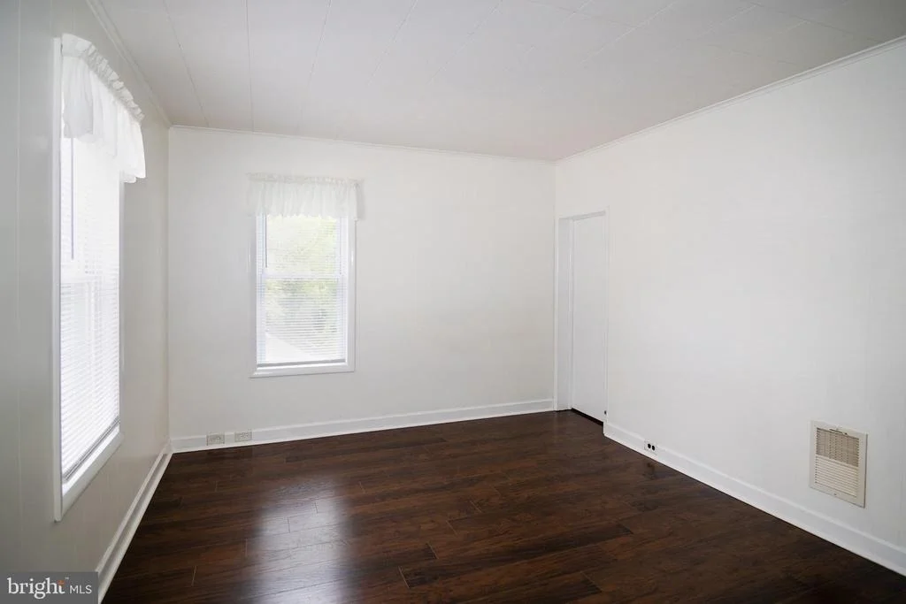 Photo of 131 OAKCREST AVENUE