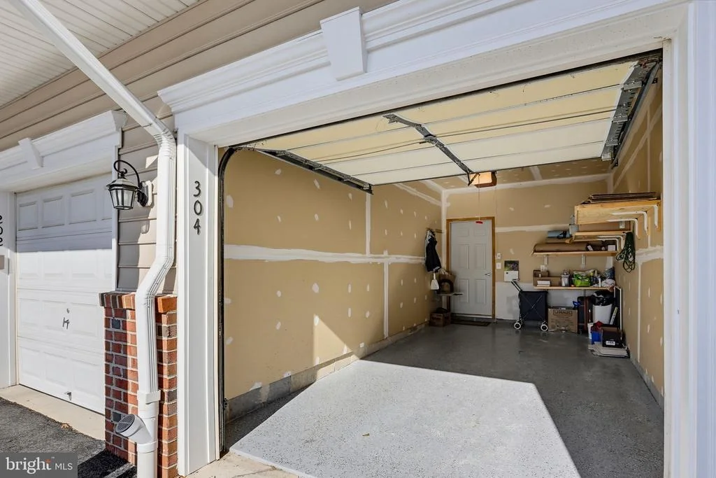 Photo of Unit 304 at 7305 MAPLECREST ROAD