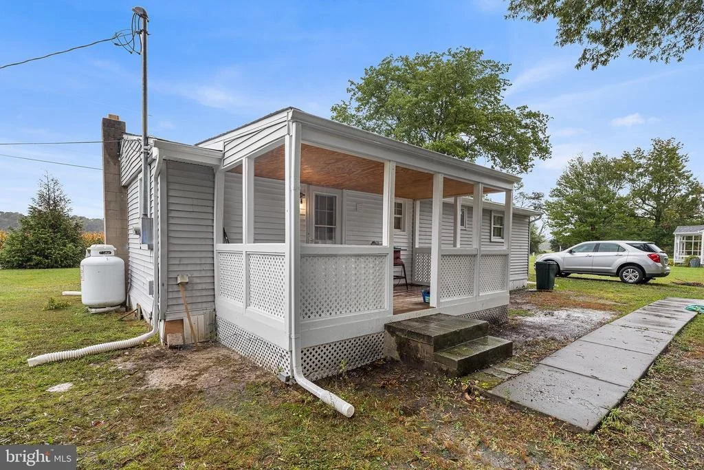 Photo of 21899 LOVERS LANE