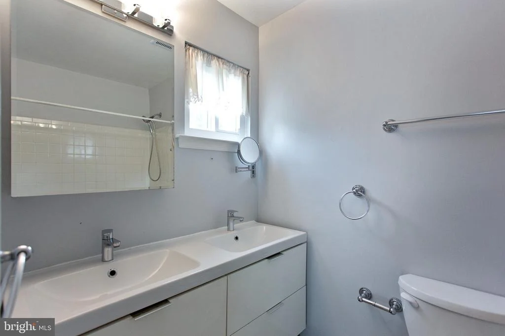 Photo of 1418 VALEBROOK LANE