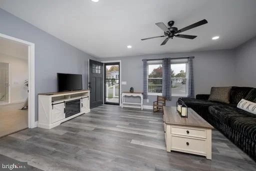 Photo of 401 MAPLEHURST COURT