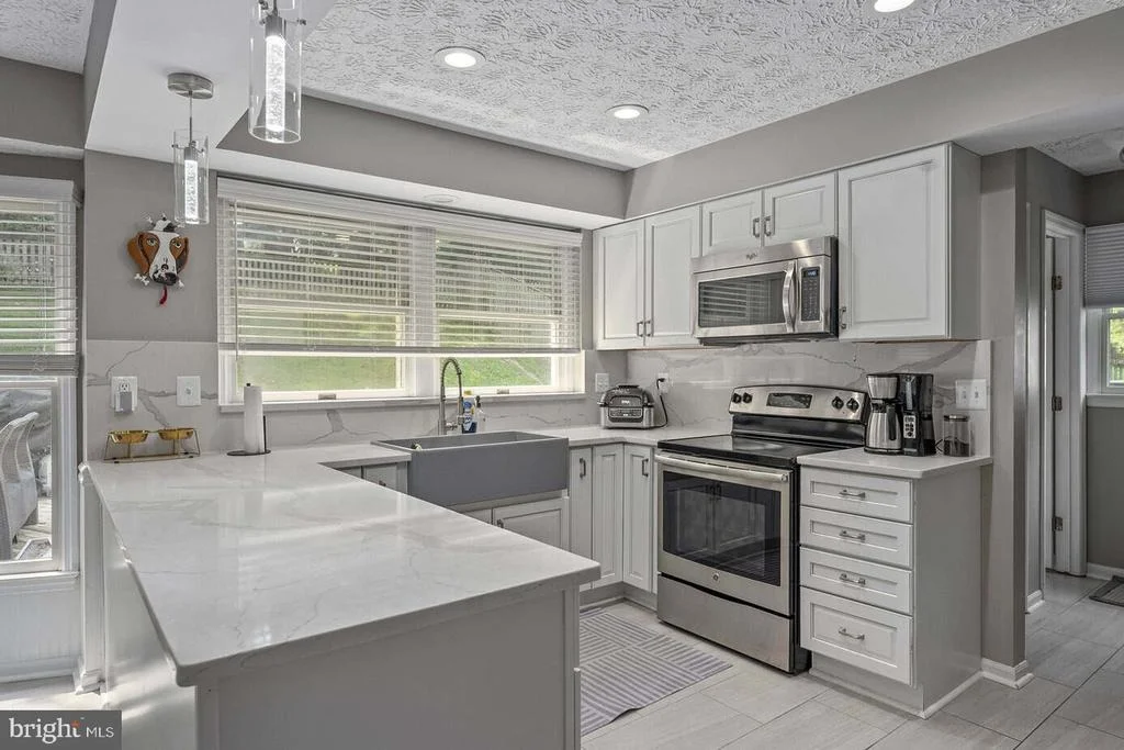 Photo of 2725 MOORES VALLEY