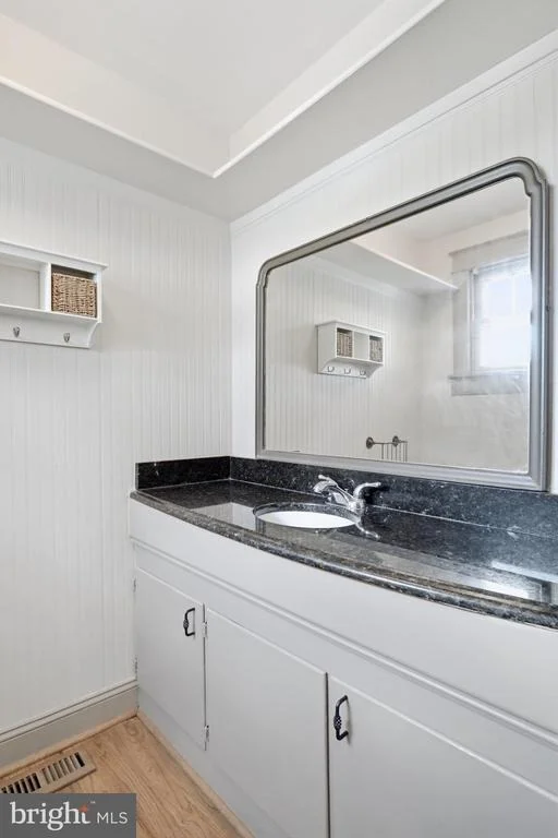 Photo of 5921 QUINN ROAD