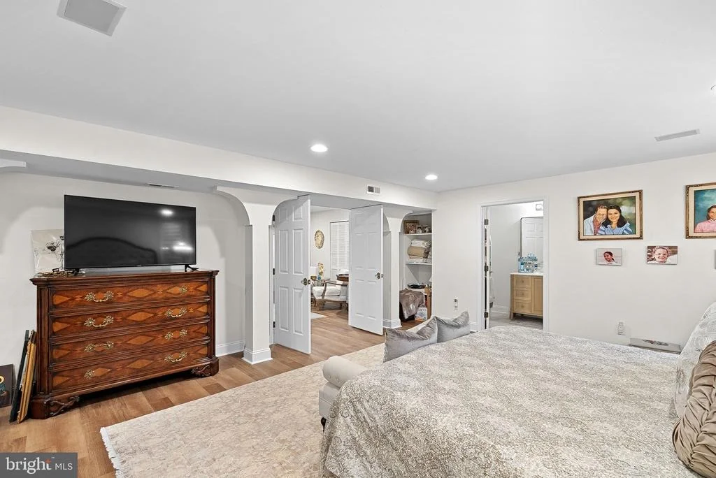 Photo of 15064 BARLOW DRIVE