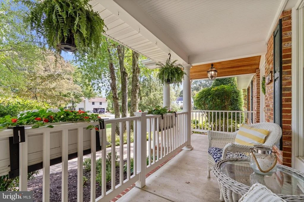 Photo of 668 WHITE SWAN DRIVE