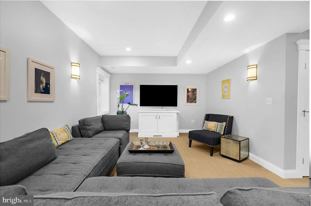 Photo of 302 ANNAPOLIS STREET