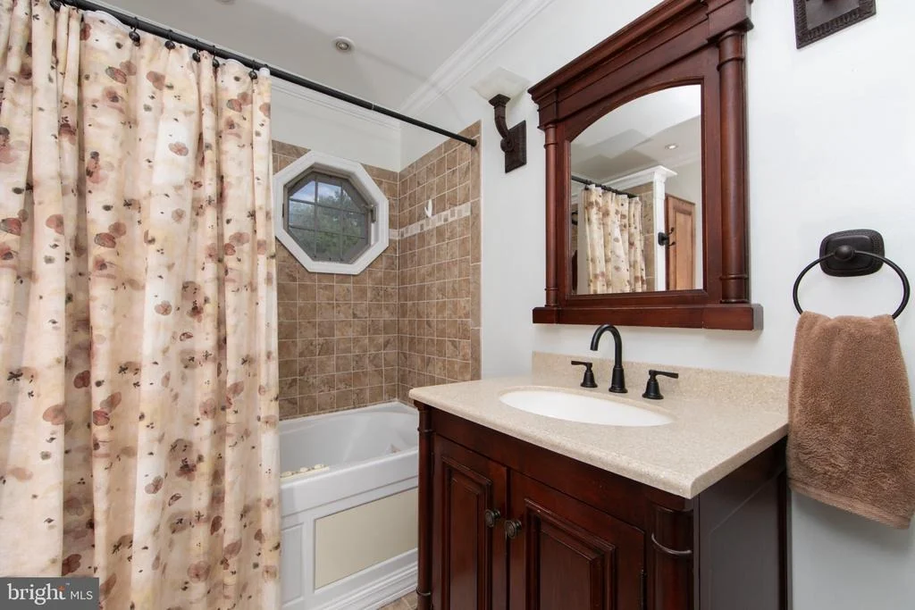 Photo of 787 LANCING ROAD