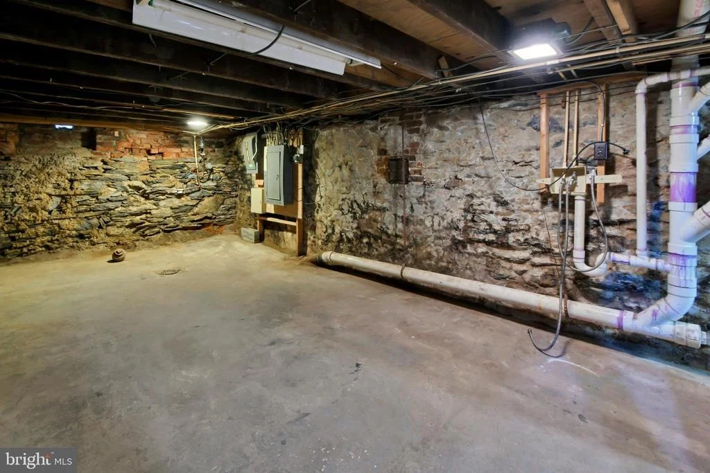 Photo of 230 E 5TH STREET