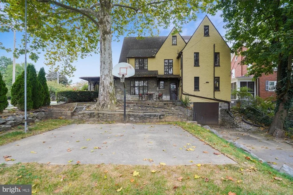 Photo of 200 MEALEY PARKWAY