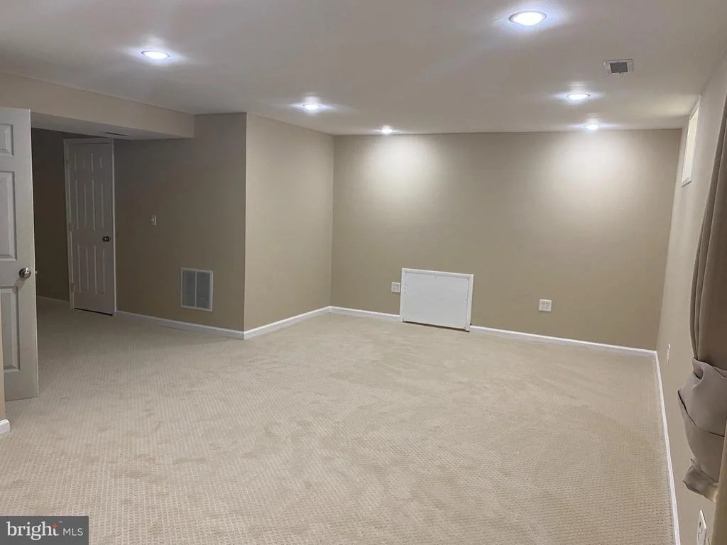 Photo of 5442 SIR DOUGLAS DRIVE