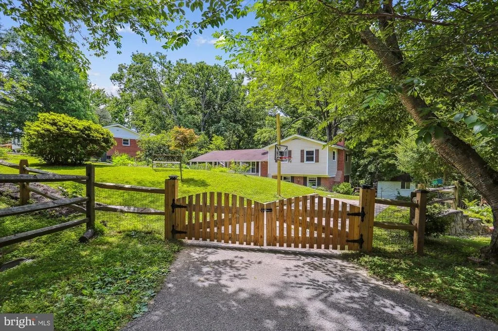 Photo of 11816 LONGDRAFT COURT