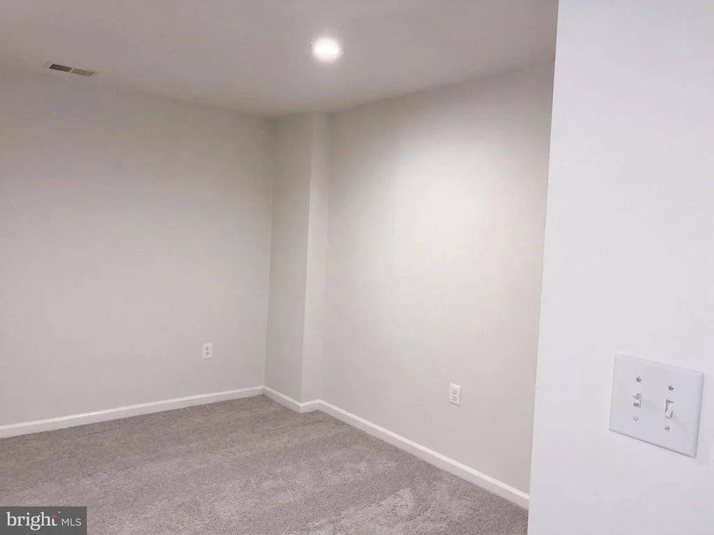 Photo of 542 JONATHAN ROAD