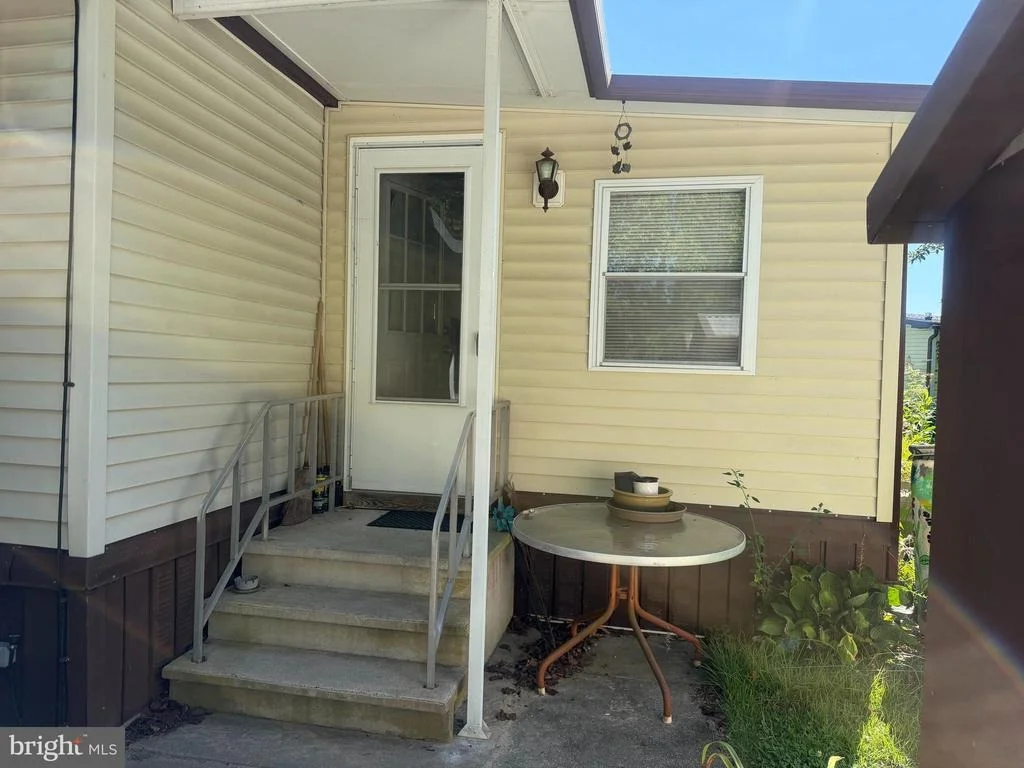 Photo of 273 MAYFLOWER DR
