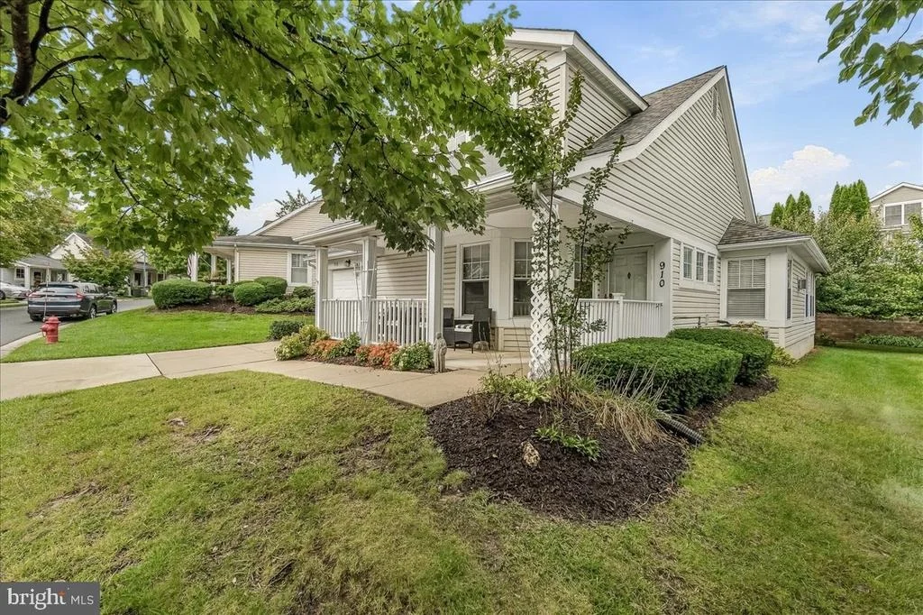 Photo of 910 PARADE LANE