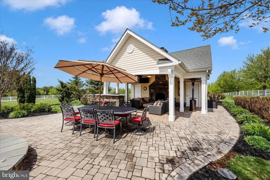 Photo of 6170 CHALLEDON CIRCLE