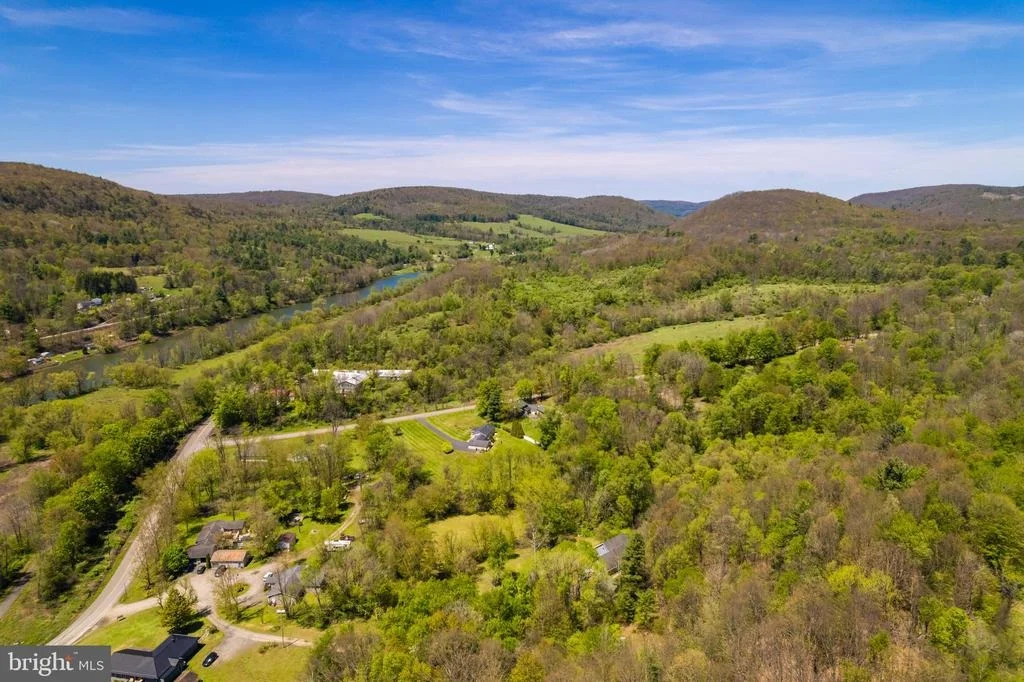 Photo of 007 STATE LINE ROAD