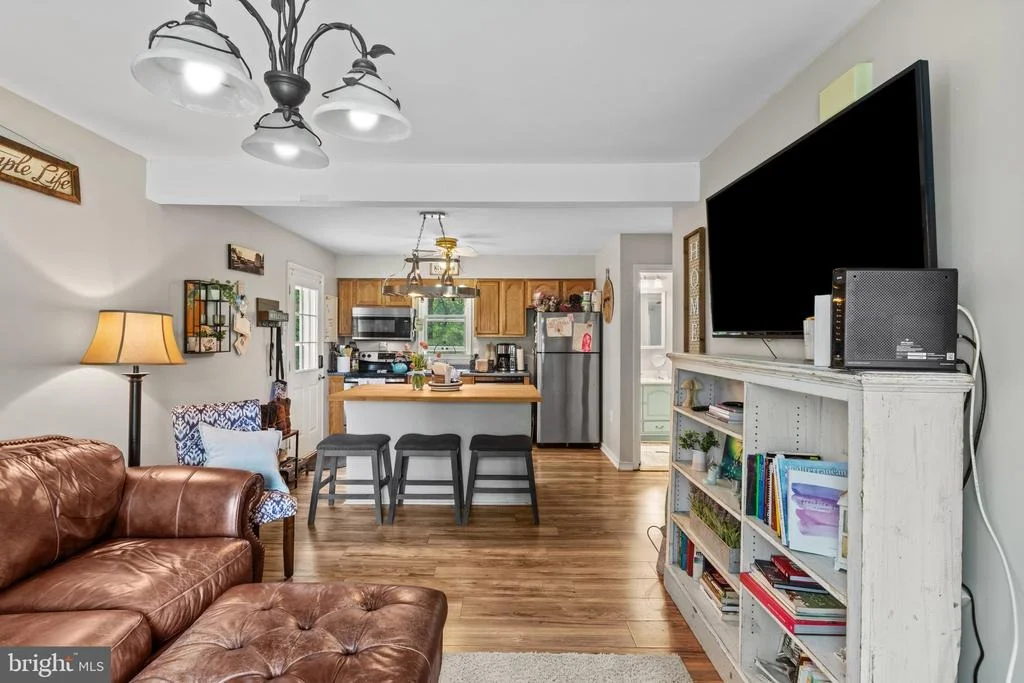 Photo of 1304 NAUGAHYDE ROAD