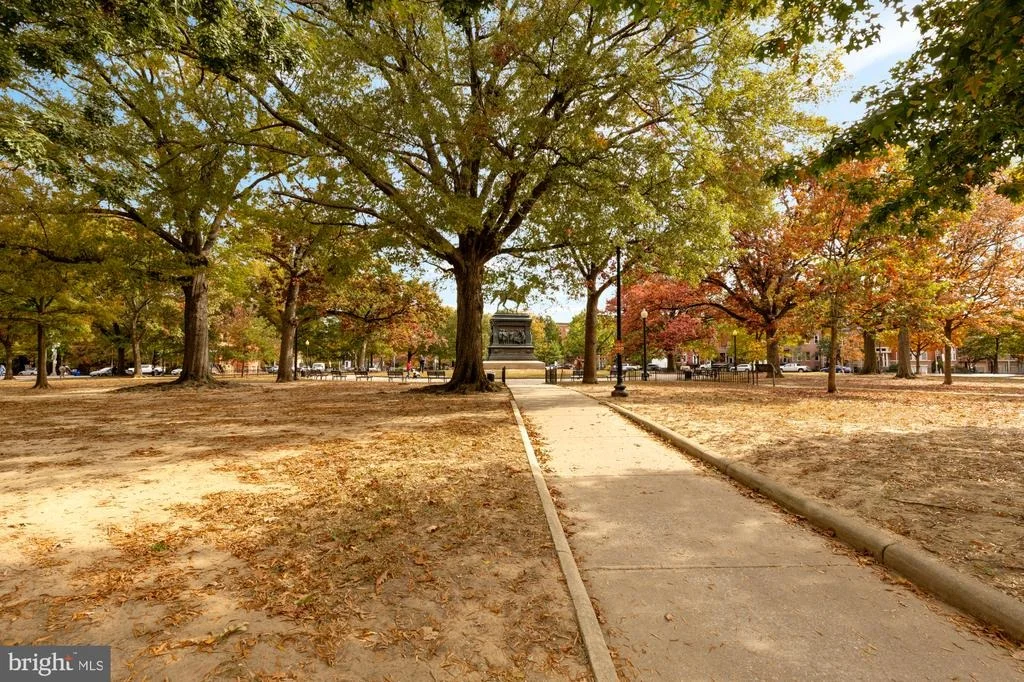 Photo of Unit 2 at 6 LOGAN CIRCLE NW