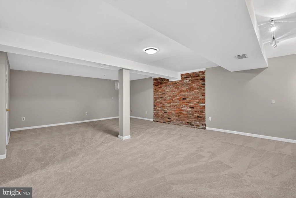 Photo of 7111 CARNATION COURT